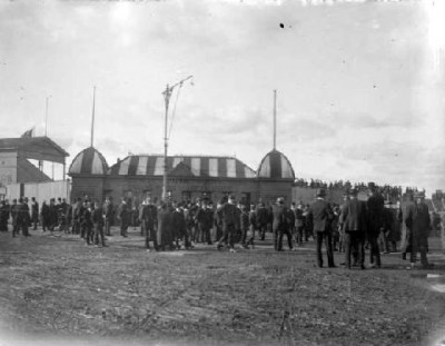 The main entrance of Victoria Park located on the corner of Lulie St and Turner St